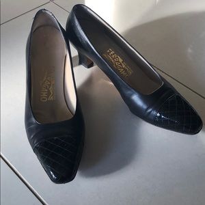 ‼️Women’s Black Salvatore Ferragamo Heels‼️